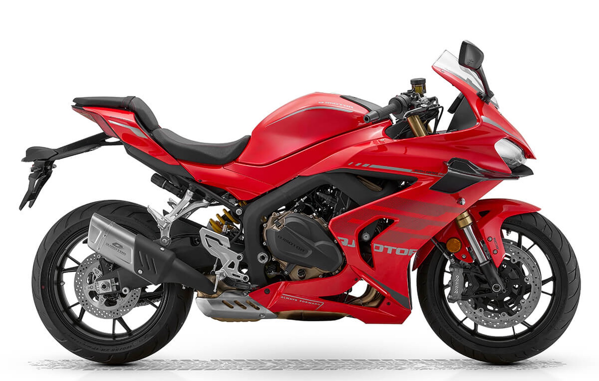 אופנוע סופר-ספורט QJMotor SRK800 RR בצבע אדום, מנוע ארבעה צילינדרים בנפח 778 סמ"ק